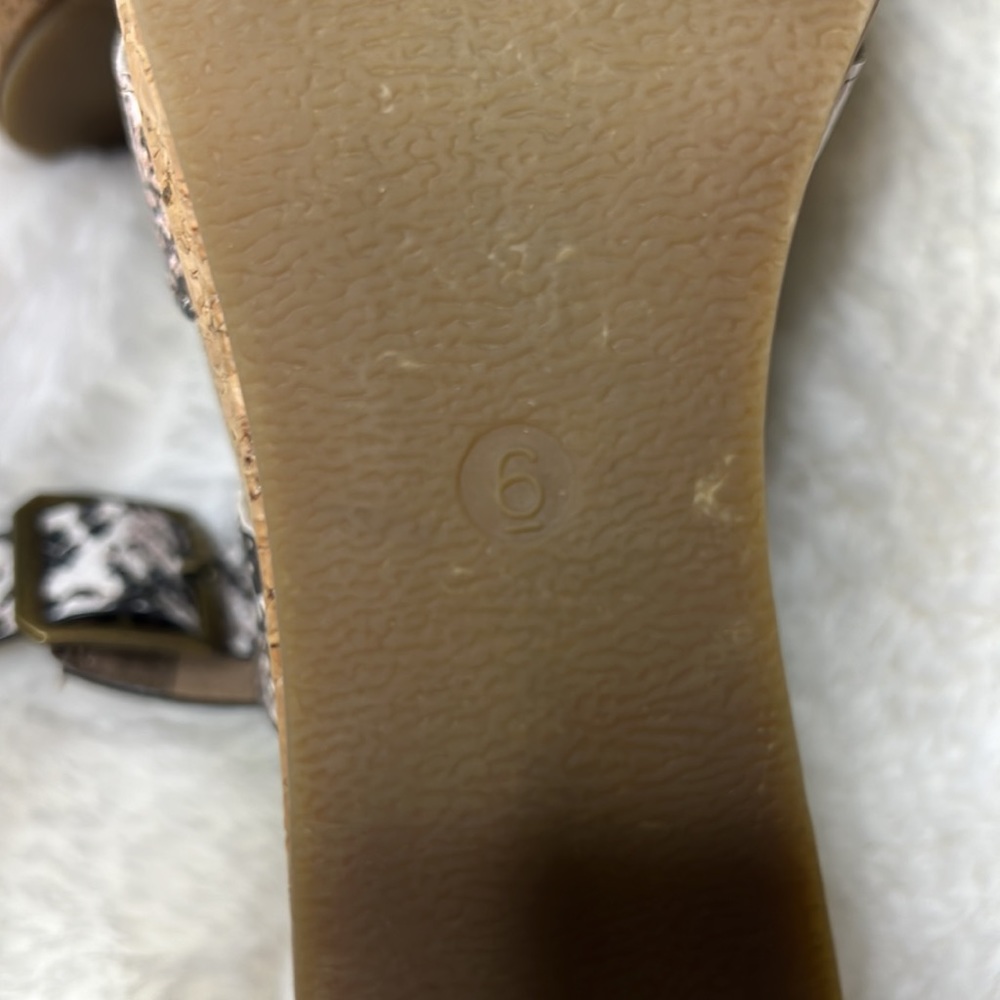 Pierre Dumas Snake Print Wedges. Size 6 - image 3